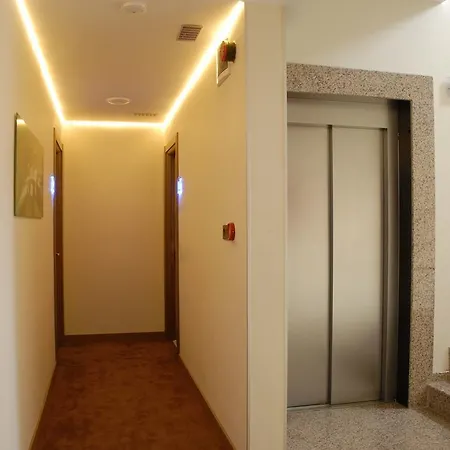 Hotell Lounge 2*