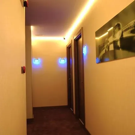 Отель Lounge 2*