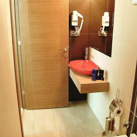 Lounge Отель 2*